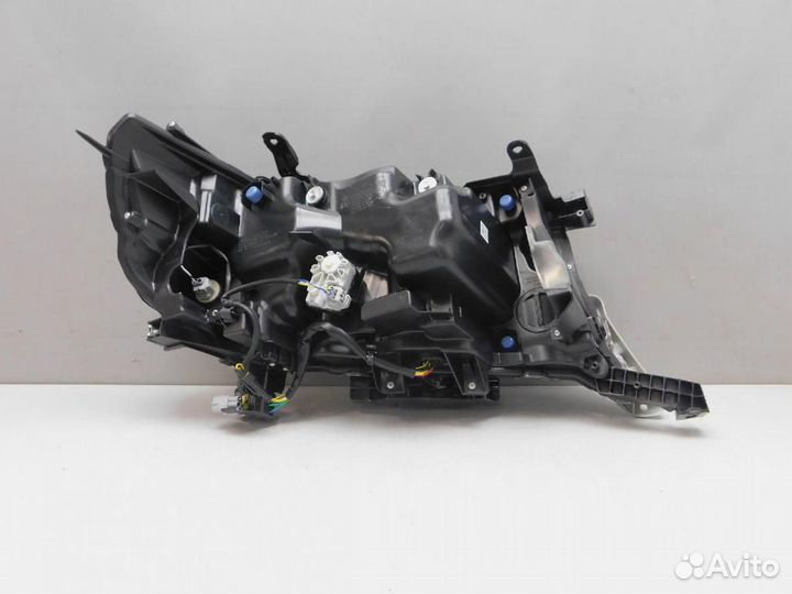 Фара левая Toyota Land Cruiser