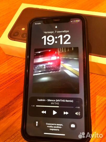 Телефон iPhone 11