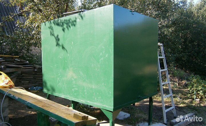 Металлический бак