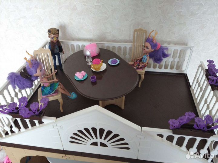 Кукольный домик с мебелью