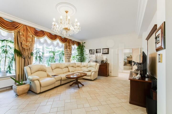 Дом 380 м² на участке 6 сот.