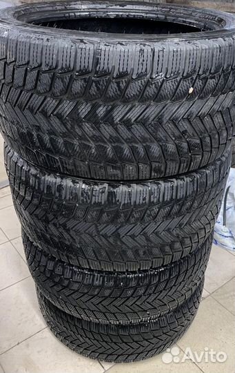 Michelin Agilis X-Ice North 265/45 R20 и 295/40 R20