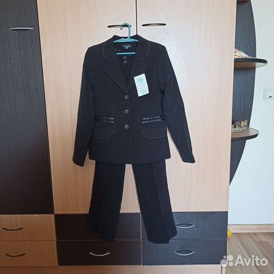 Школьная форма для девочки 146 новая