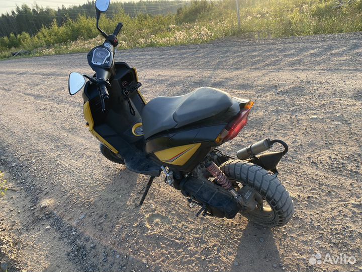 Скутер stels arrow benelli 100