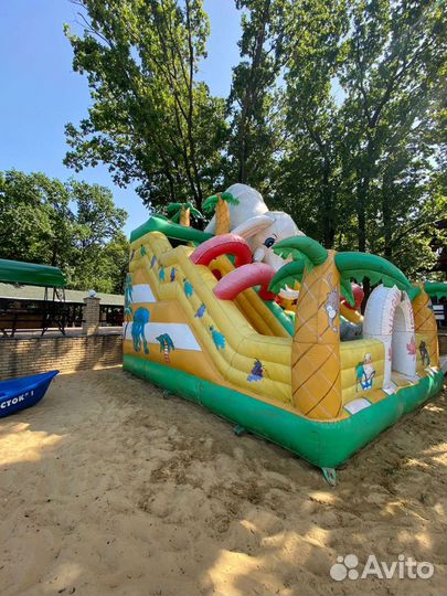Надувной батут с горкой