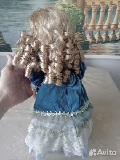 Кукла коллекционная фарфоровая