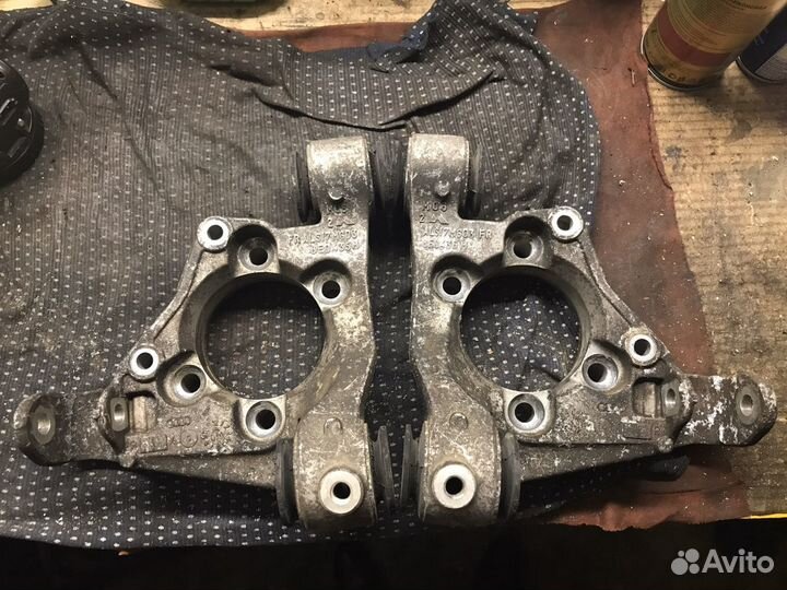 S6 C5 кулак задний (левый и правый)