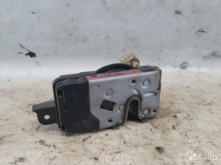 Замок двери передний правый Opel Astra H Z16XE1