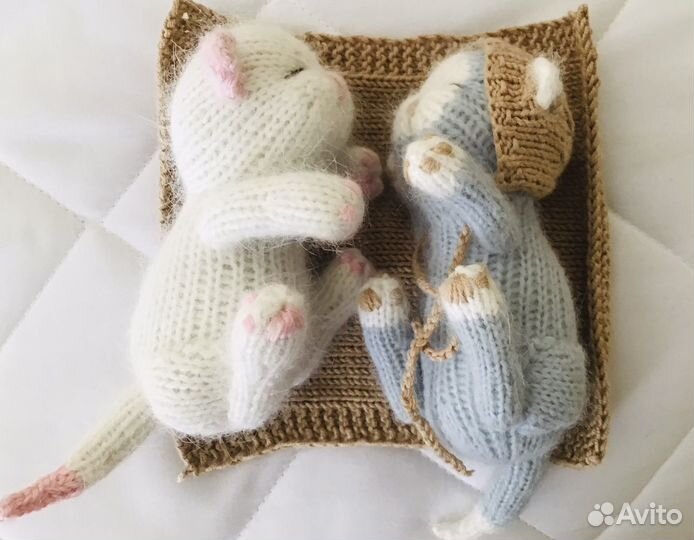 Вязаный котенок-малыш