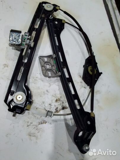 Фольксваген пассат Сс стеклоподемник задний