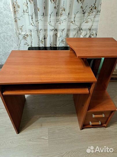 Компьютерный стол