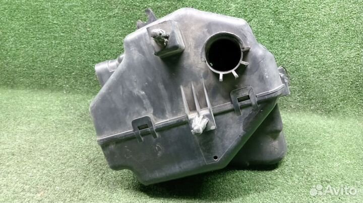 Корпус воздушного фильтра Infiniti Fx45