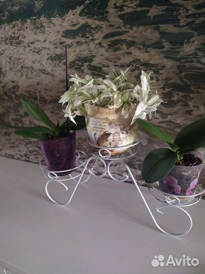 Подставка под цветы металлическая