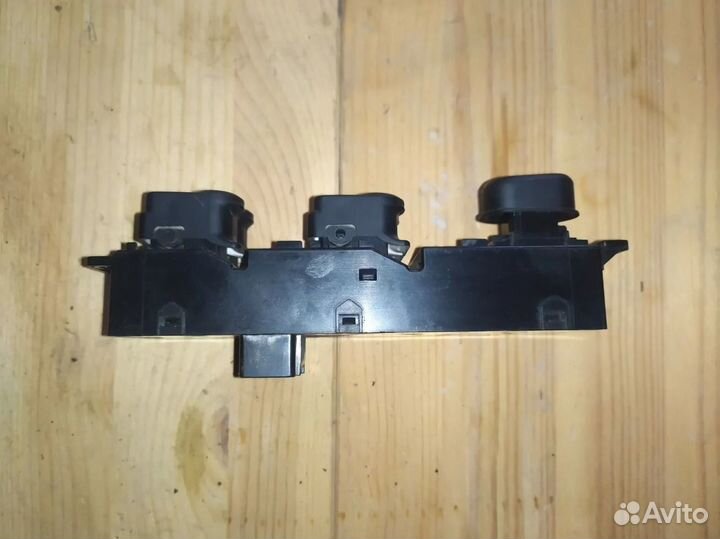 Блок управления стеклоподъемниками Hyundai Solaris