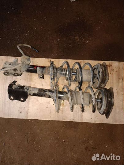 Стойка амортизатор передняя Nissan March K12