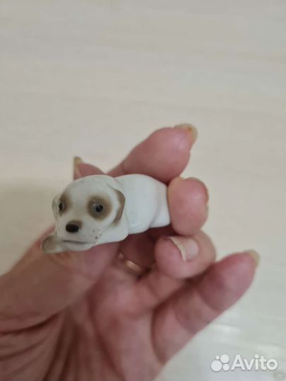 Фарфоровая статуэтка пёсик