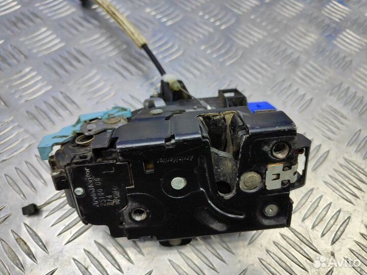 Замок двери передней левой Volkswagen Touareg 3.6