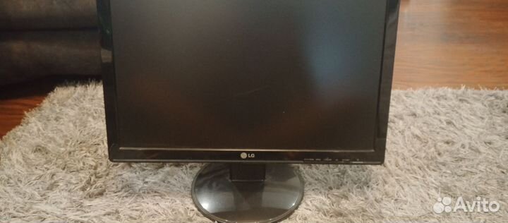 Монитор LG flatron W1942S