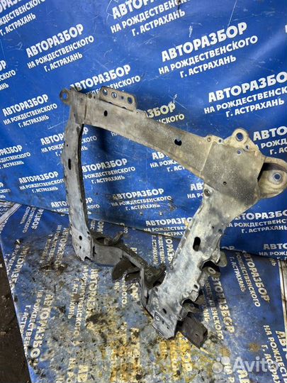 Передний подрамник Renault Symbol седан 2008