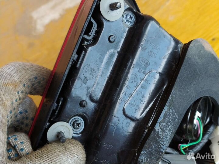 Задний правый фонарь kia rio 4