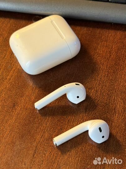 Наушники Apple AirPods