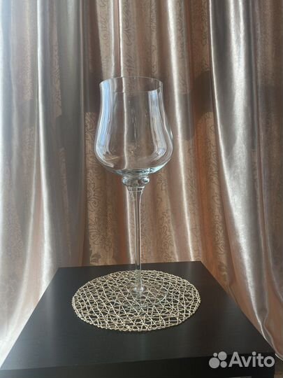 Большой бокал вина