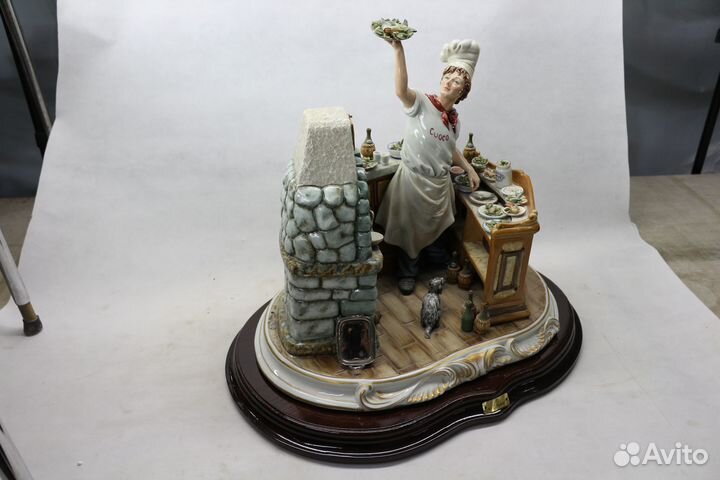 Статуэтка из фарфора Повар