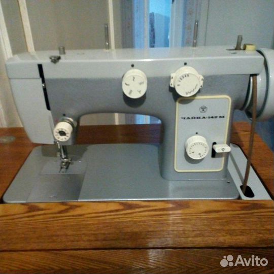 Швейная машинка Чайка 142м