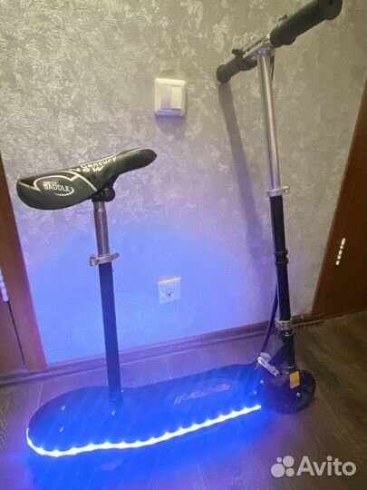 Электросамокат с сиденьем для детей