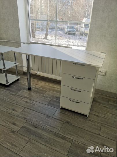 Стол для мастера маникюра