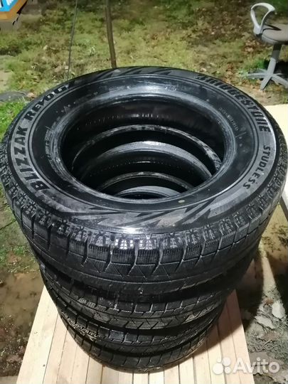Bridgestone Blizzak Ice 215/65 R16