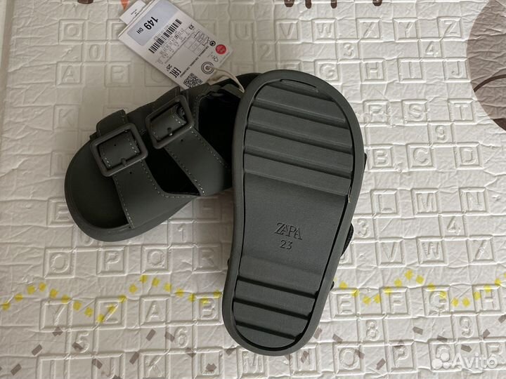 Сандали новые Zara