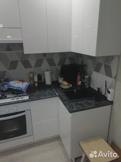 Гарнитур в потолок для очень маленькой кухни