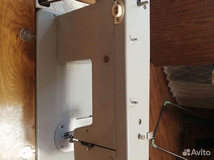 Швейная машинка Подольск модель Чайка 143