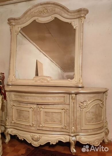 Комод с зеркалом