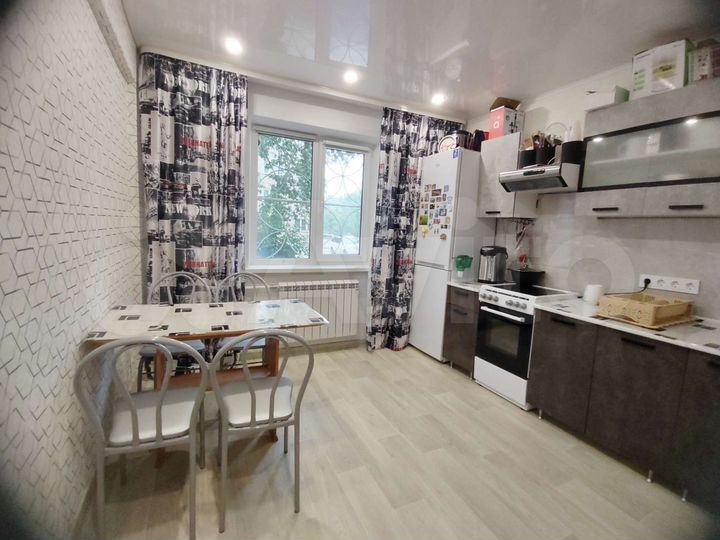 2-к. квартира, 52 м², 1/5 эт.