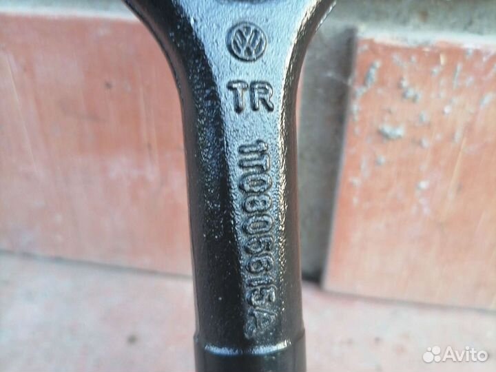 Буксировочный крюк volkswagen