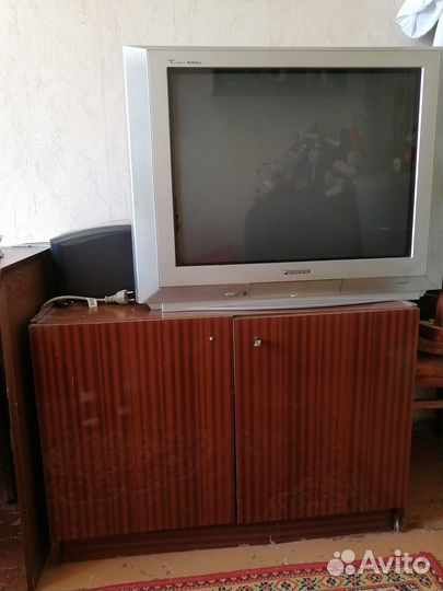 Телевизор с тумбой