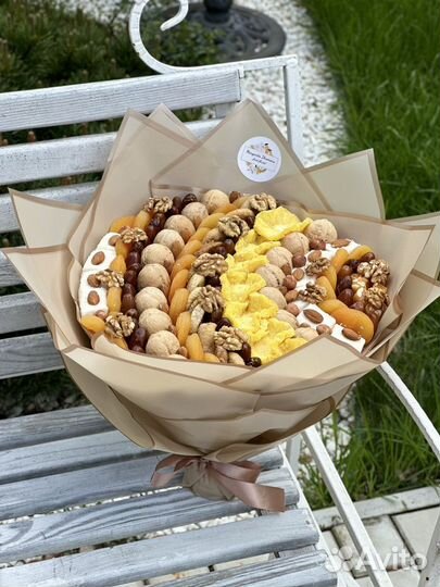 Букет из орехов и сухофруктов Съедобный букет