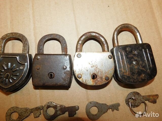 4 старинных миниатюрный,навесных замка СССР ранние