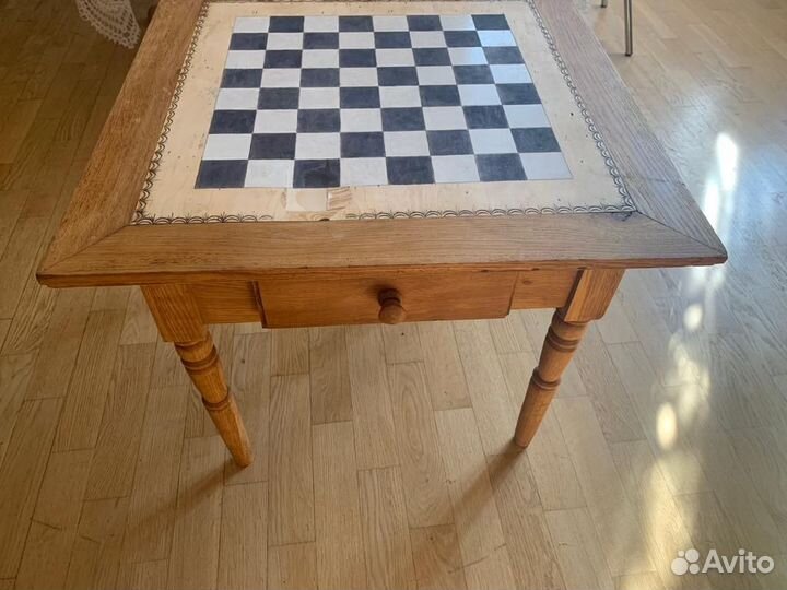 Шахматный столик из дуба