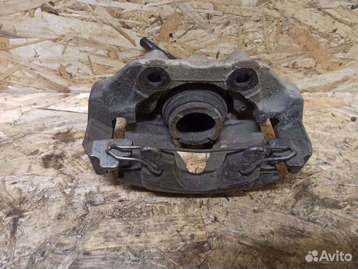 Суппорт передний левый Opel Astra F