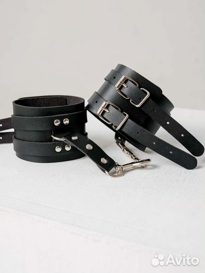 Кожаные наручники