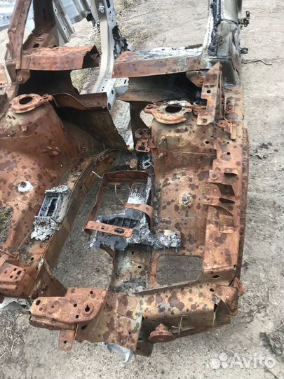 Левая сторона кузова Opel Astra J седан