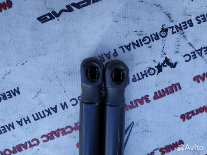 Стойка капота w204 Mercedes