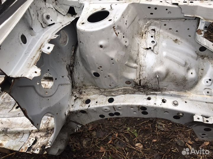 Четверть передняя левая Lexus Rx4