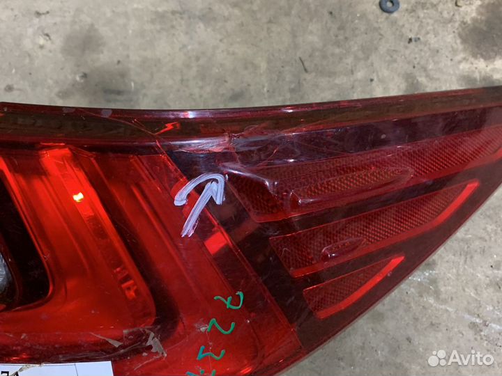 Фонарь задний правый Lexus Es.2017