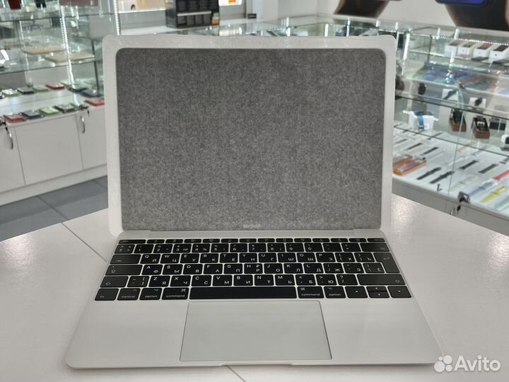 MacBook Air (M1, 2020) 8 гб, 256 гб SSD
