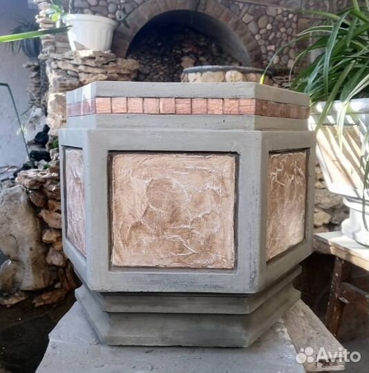 Клумба для цветов, вазон, цветник