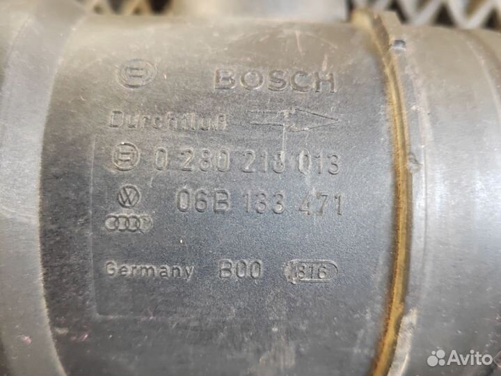 Расходомер воздуха Audi A6 06B133471